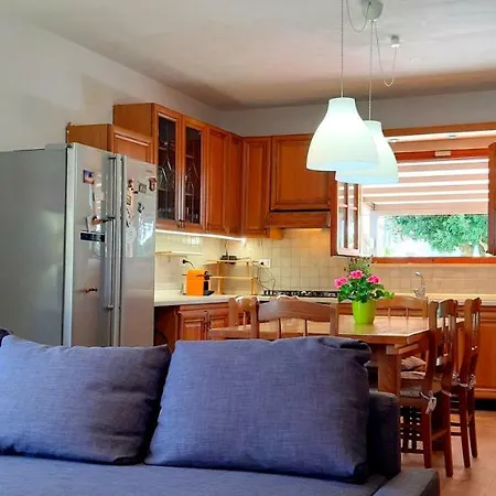 Giuly House شقة